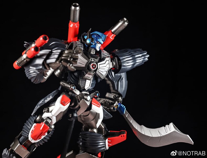Flame Toys Furai Action Optimus Primal In Hand Images  (8 of 12)
